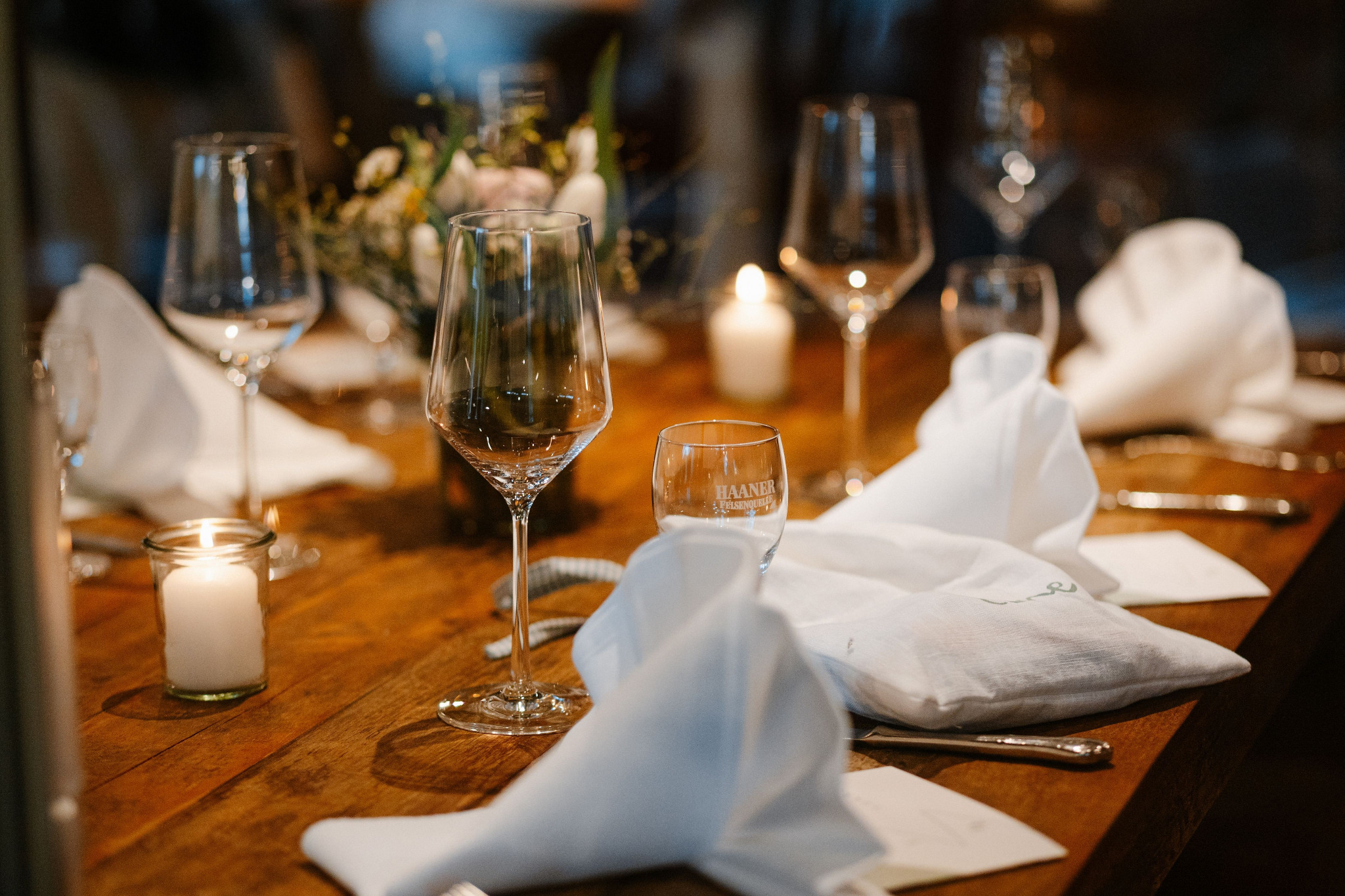Festlich gedeckter Restauranttisch
